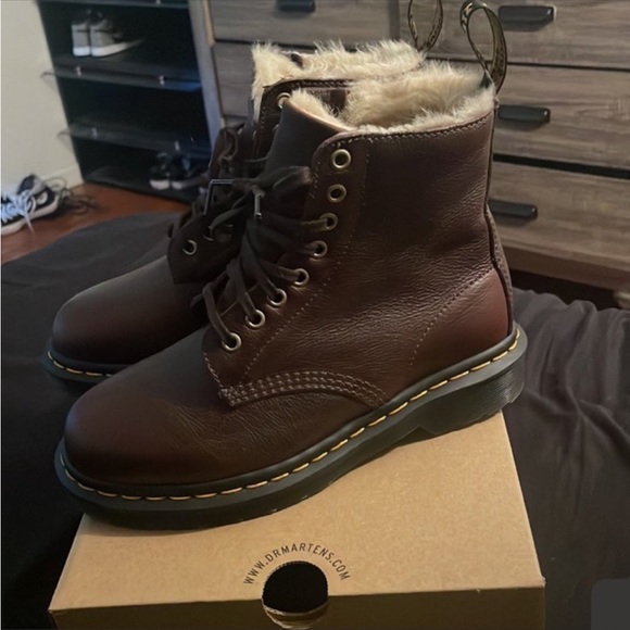 Dr marten Sherpa lined boots - Picture 3 of 6